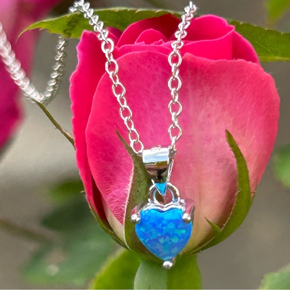 Gorgeous Sterling Opal Heart Pendant sterling silver 925 - Picture 1 of 7